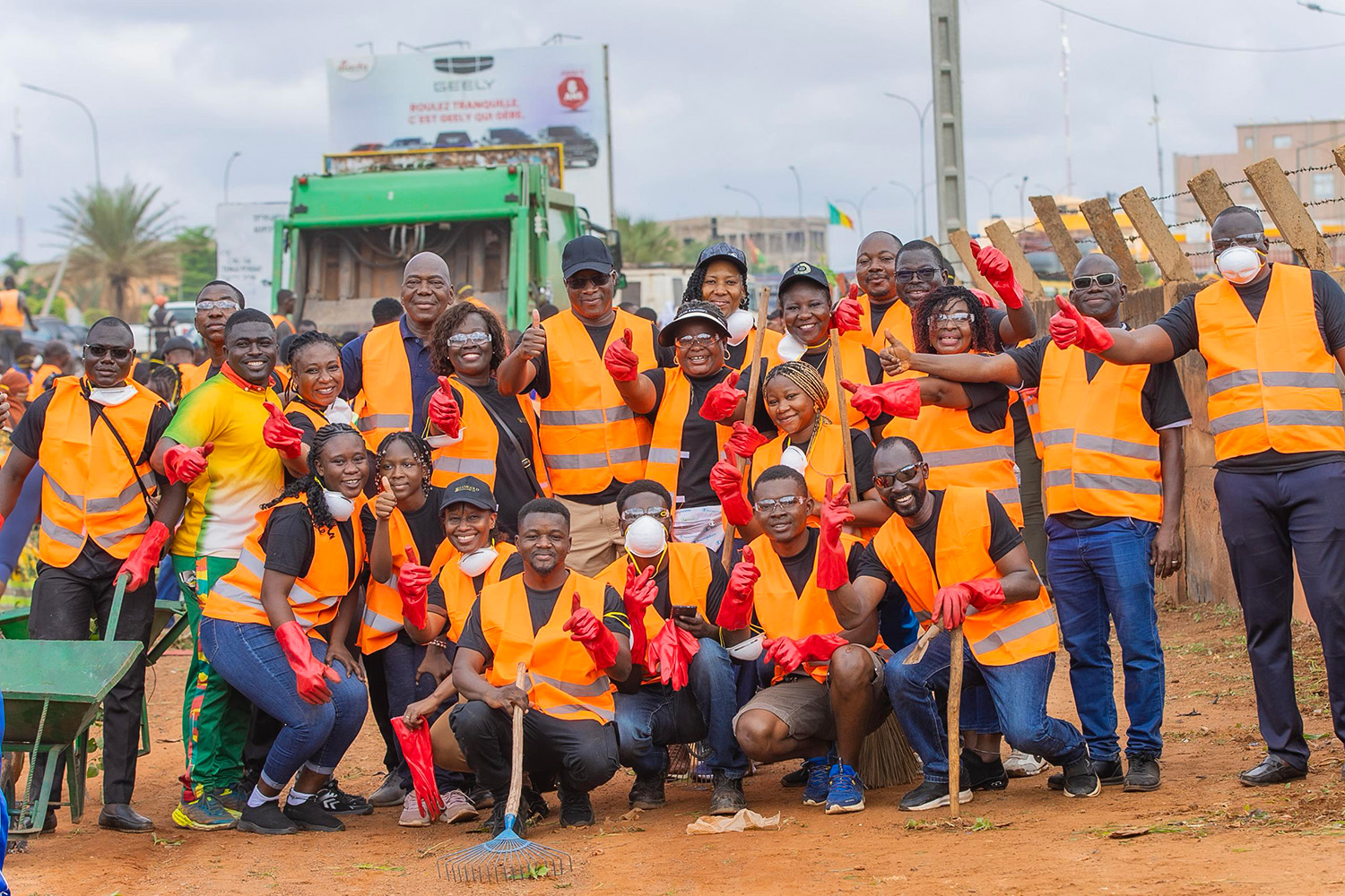 “Ma ville, ma responsabilité, je nettoie, je protège !”: IAMGOLD Essakane SA agit pour un cadre de vie plus sain.